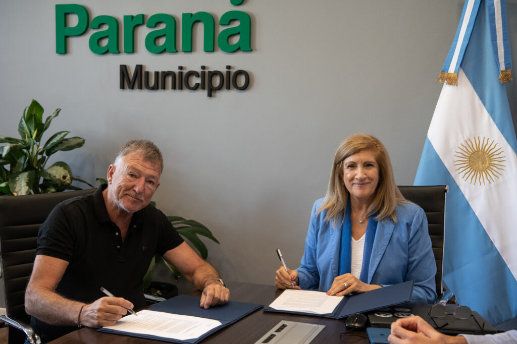Rector UGR, Ing Javier Macchi y la Presidenta Municipal de Paraná, Dra. Rosario Margarita Romero